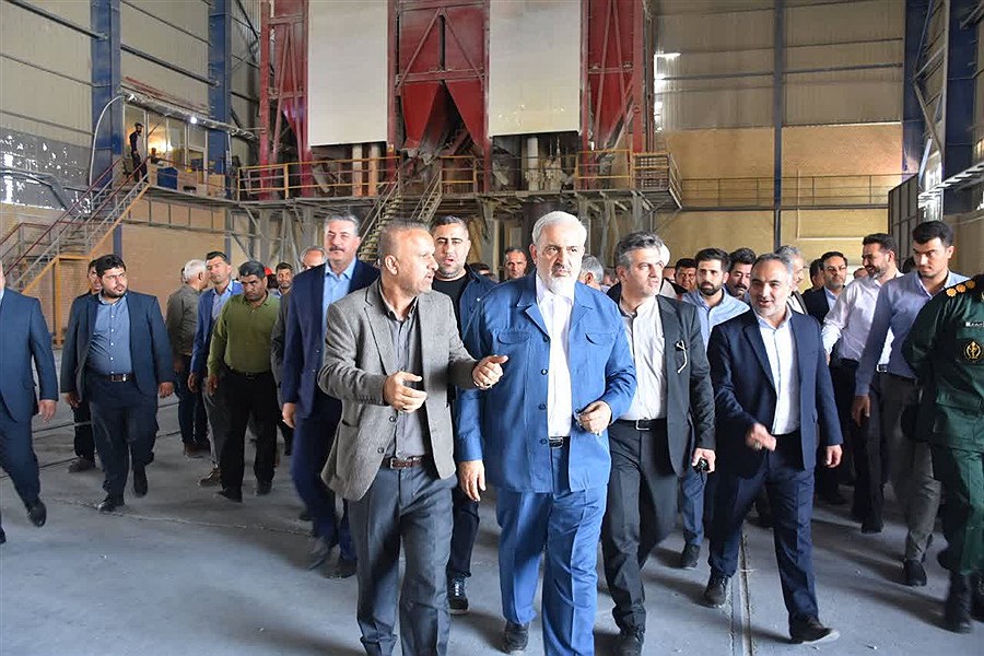 وزیر صمت از فرایند تولید شرکت دیرگدازان سروستان بازدید کرد