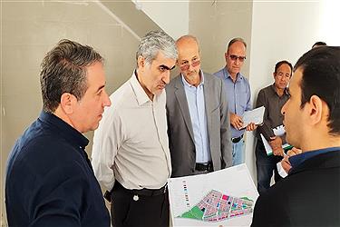 تصویر بازدید رئیس هیات عامل صندوق ملی مسکن از روند پیشرفت‌ پروژه های نهضت ملی مسکن در ماهدشت